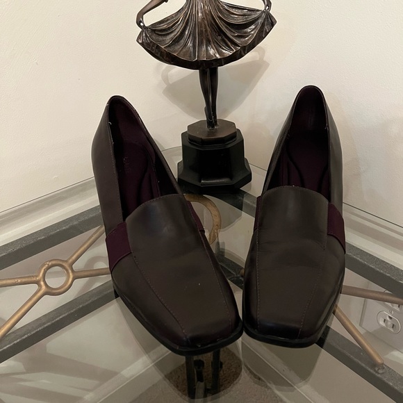 Liz Baker (10M) leather, dark purple heels - Picture 4 of 6